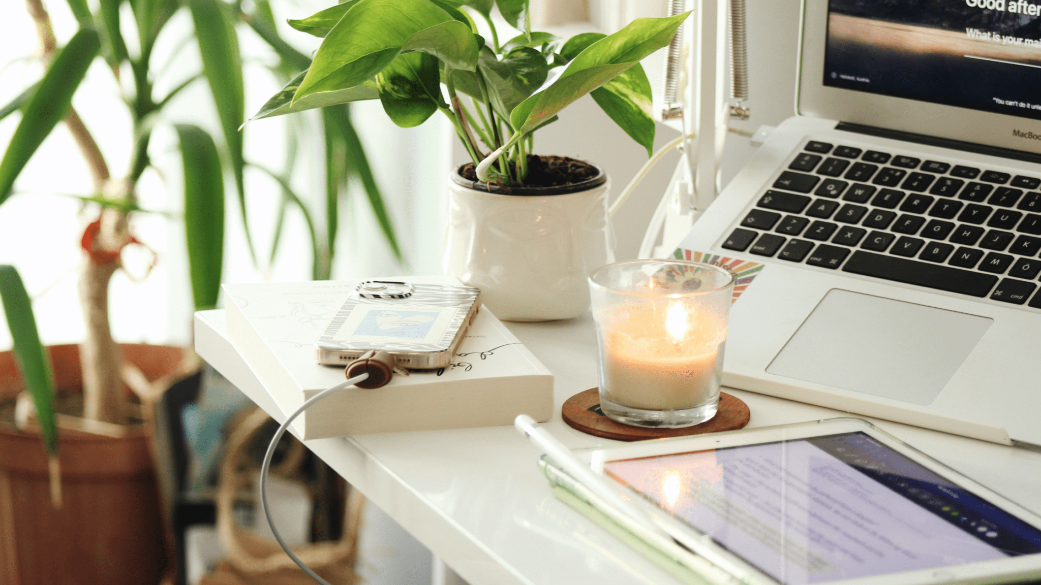 10 Easy Ways to Create an Eco-Friendly Home Office - Mondays in PJs